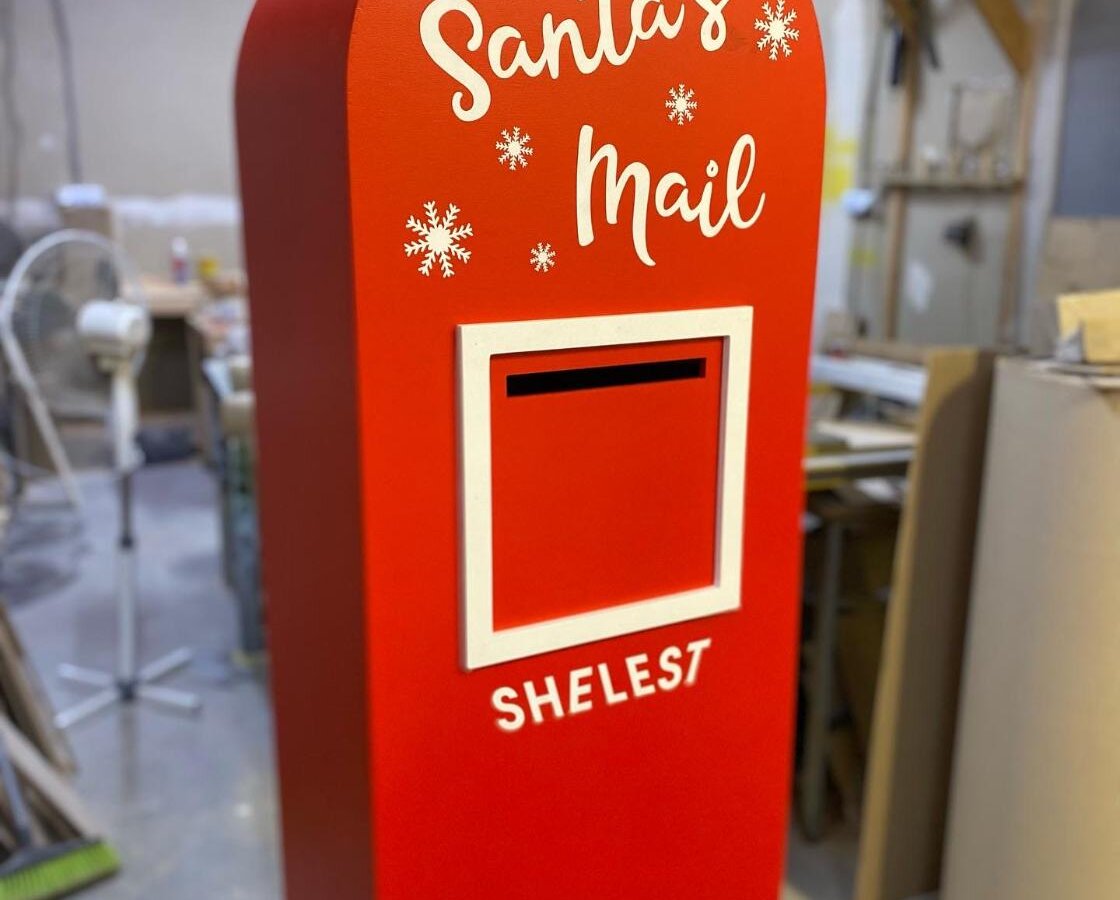 Різдвяна поштова скринька Santa’s Mail для SHELEST з фанери в майстерні «Щепка»